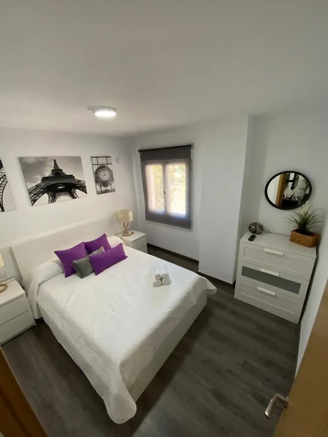 Reyna Apartamentos Malaga Apartment